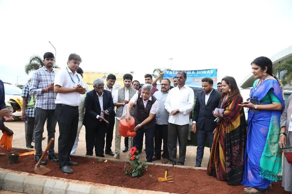 सांबरा विमानतळामध्ये ‘यात्री सेवा दिवस’ साजरा 'Passenger Service Day' celebrated at Sambra Airport