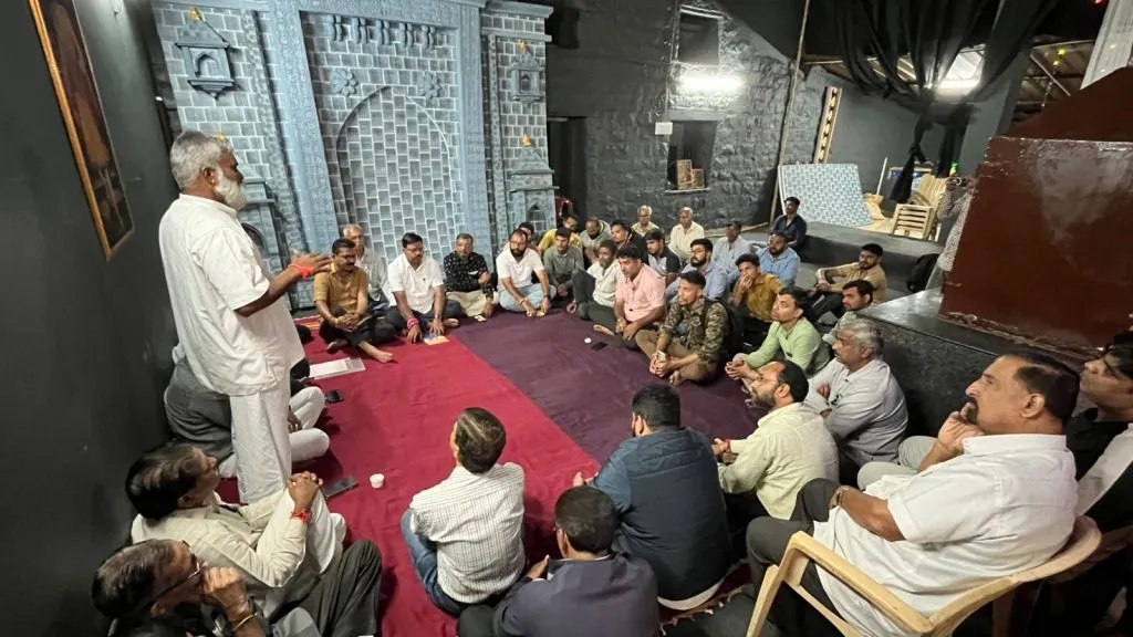 शिस्तबद्ध सीमोल्लंघन मिरवणुकीसाठी प्रयत्न करणार Efforts will be made for a disciplined border crossing procession.