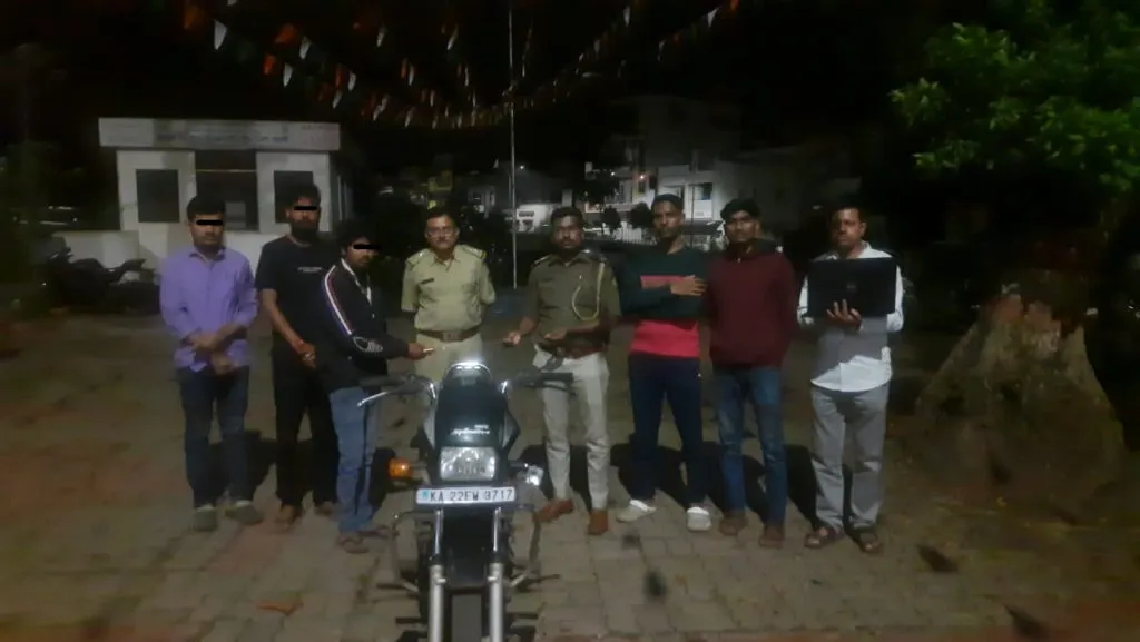 Three people carrying swords arrested by Malmaruti police