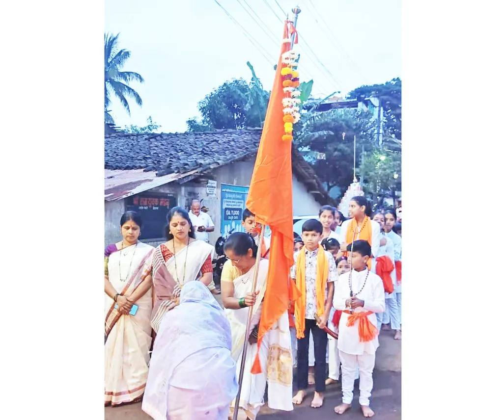 Durga Mata Daud in a vibrant atmosphere at Hindalga