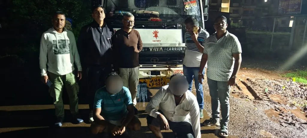 गुरांची अवैध वाहतूक; दोघांच्या मुसक्या आवळल्या Illegal transportation of cattle; two held