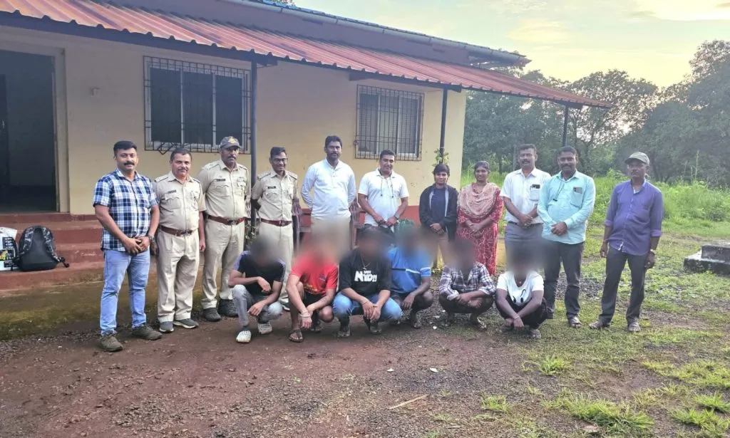 साग चोरीप्रकरणी 7 जण ताब्यात 7 people detained in connection with teakwood theft