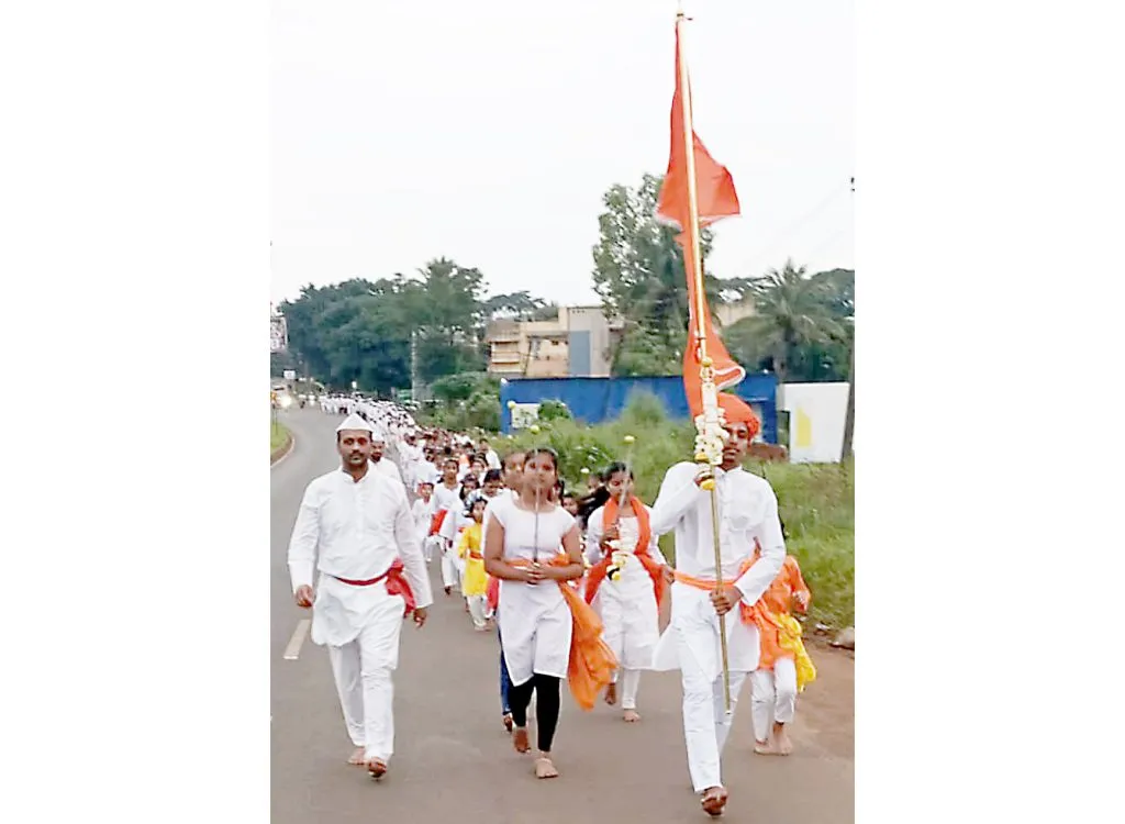 Nilji village became saffron-colored due to the race