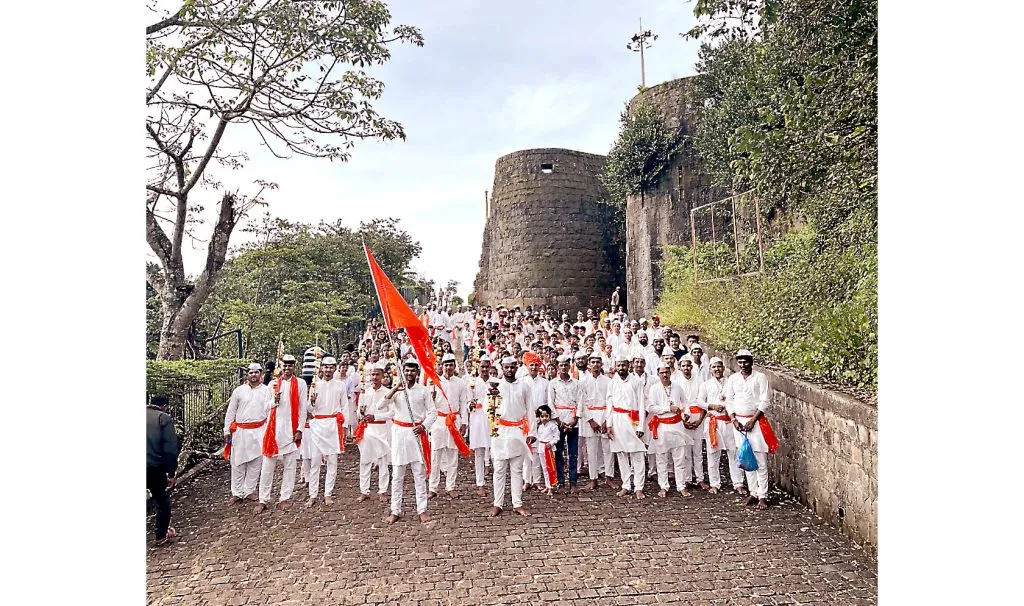 येळ्ळूर दुर्गामाता दौडीमुळे शिवमय वातावरण Yellur Durga Mata Daudi creates a Shiva-like atmosphere