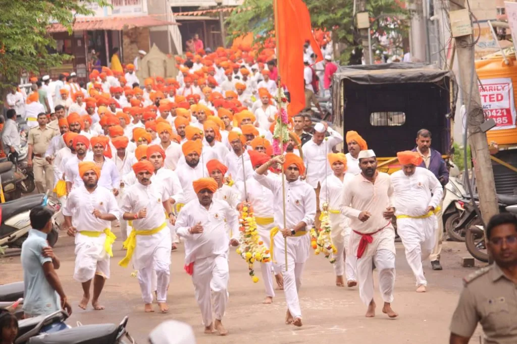 दौडमध्ये धार्मिक-सामाजिक देखाव्यांचे आकर्षण The attraction of religious-social scenes in Daud