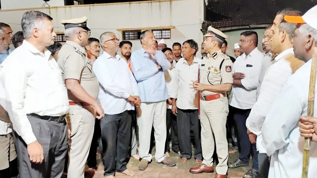 ऐतिहासिक दसरोत्सवाच्या पार्श्वभूमीवर कडोलीला पोलीस आयुक्तांची भेट Police Commissioner visits Kadoli on the backdrop of historic Dussehra festival