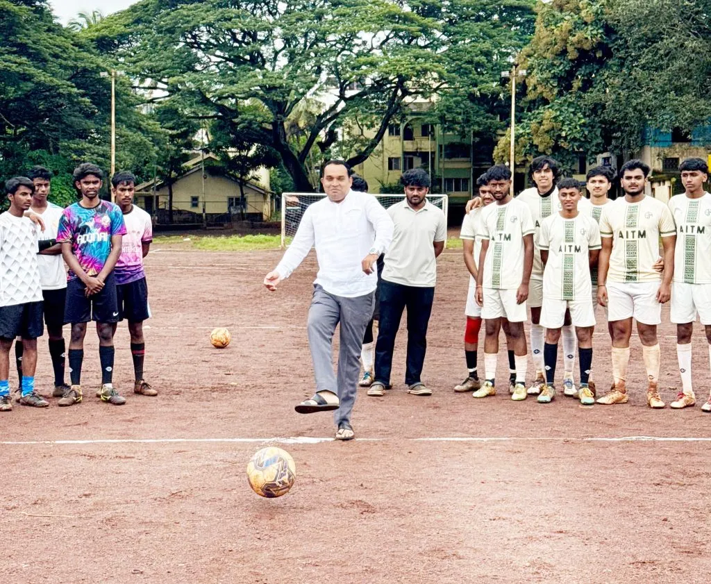 गोगटे, केएलई, लिंगराज, अंगडी उपांत्य फेरीत Gogate, KLE, Lingaraj, Angadi in semi-finals