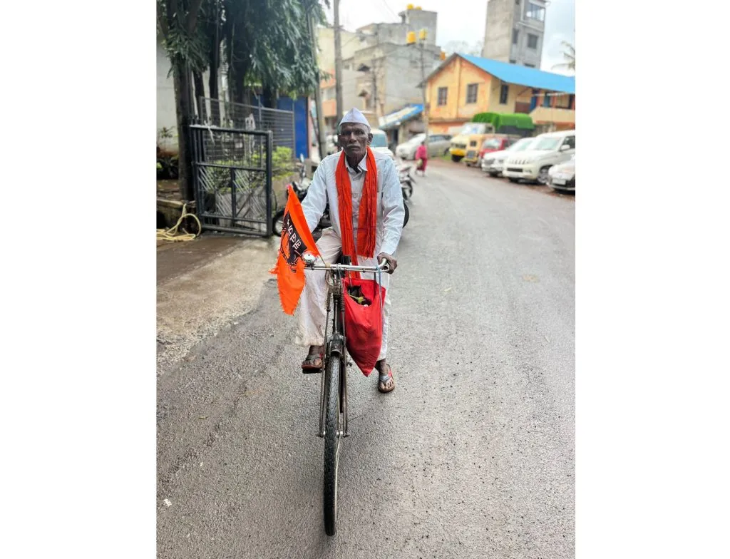 वयोवृद्ध वारकऱ्याचा बेळगाव-पंढरपूर सायकल प्रवास An elderly Warkari's Belgaum-Pandharpur cycle journey