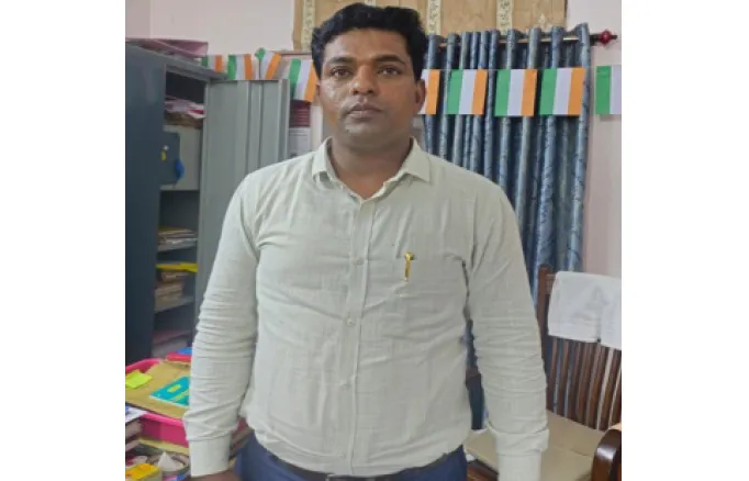 Labor Department inspector caught red-handed while taking bribe