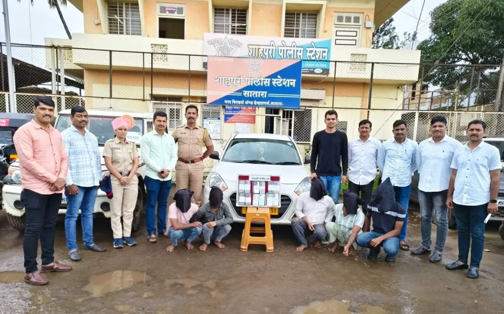 मोबाईल चोरणारी परप्रांतीय टोळी गजाआड Interstate gang stealing mobile phones put behind bars