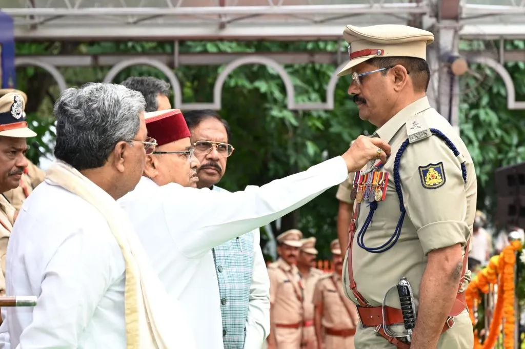 Police officers honored with President's Medal