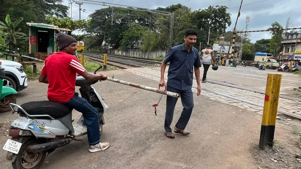 Danger increased at first railway gate due to gate malfunction