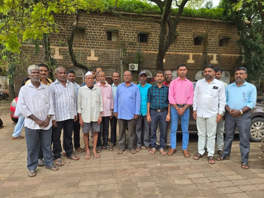 संपूर्ण आमगावचे स्थलांतर करा Relocate the entire village.