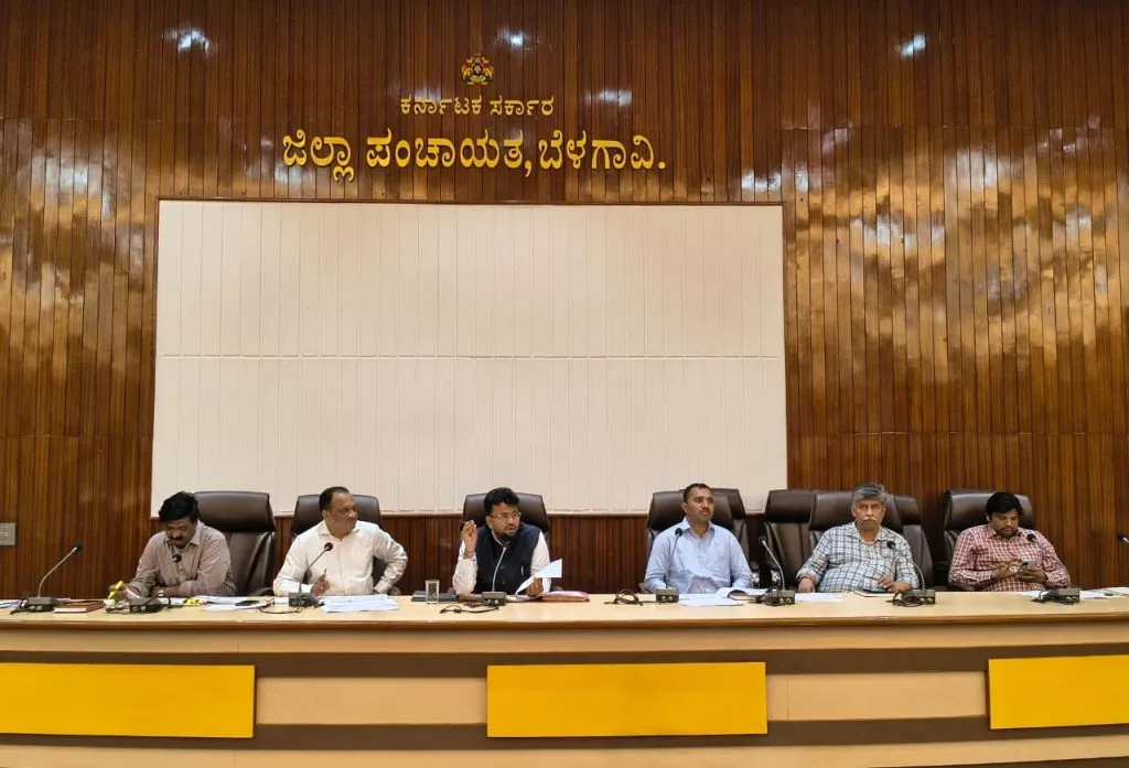 थकीत कर वसुलीसाठी उपक्रम हाती घ्या Take initiatives to recover outstanding taxes