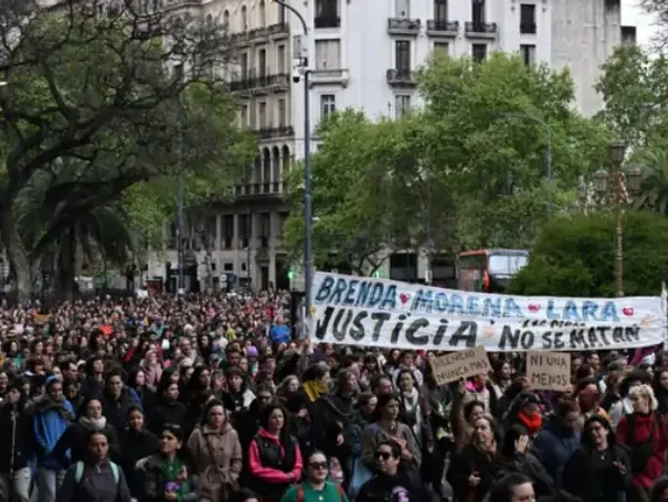 अर्जेंटिनात मुलींच्या हत्येचे इंस्टाग्रामवर लाईव्ह स्ट्रीमिंग Live streaming of murder of girls in Argentina on Instagram