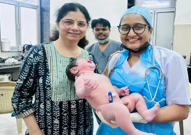 जन्मताच केला विक्रम Record made at birth