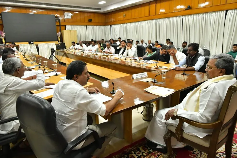 Chief Minister assures to fill vacant posts in municipalities