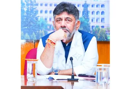 मतचोरीविरुद्धचा स्वाक्षरी संकलन अहवाल हायकमांडला सादर Signature collection report against vote rigging submitted to High Command