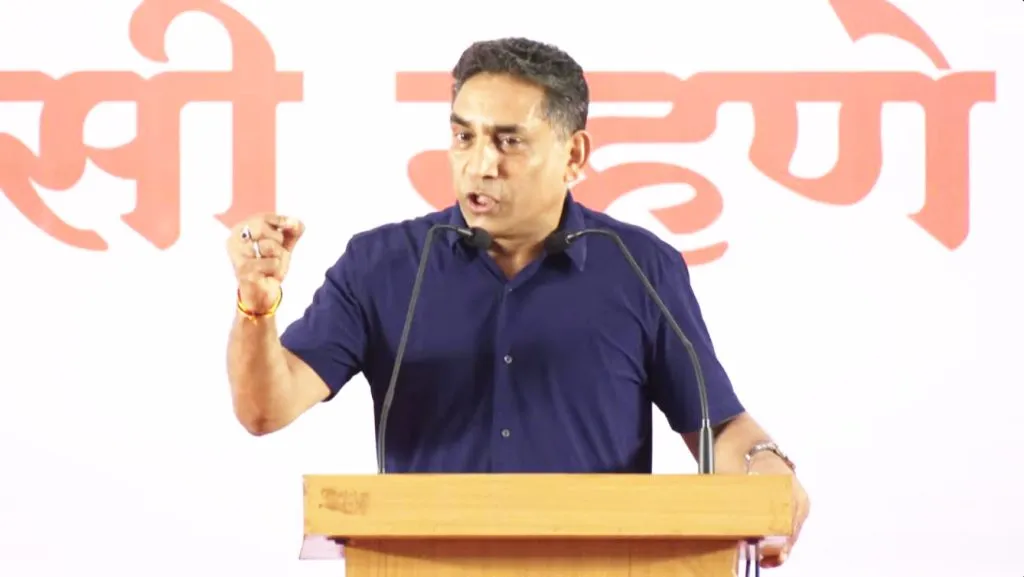 ‘Ramesh Tawadkar, a master, does not understand the importance of cow dung patting’