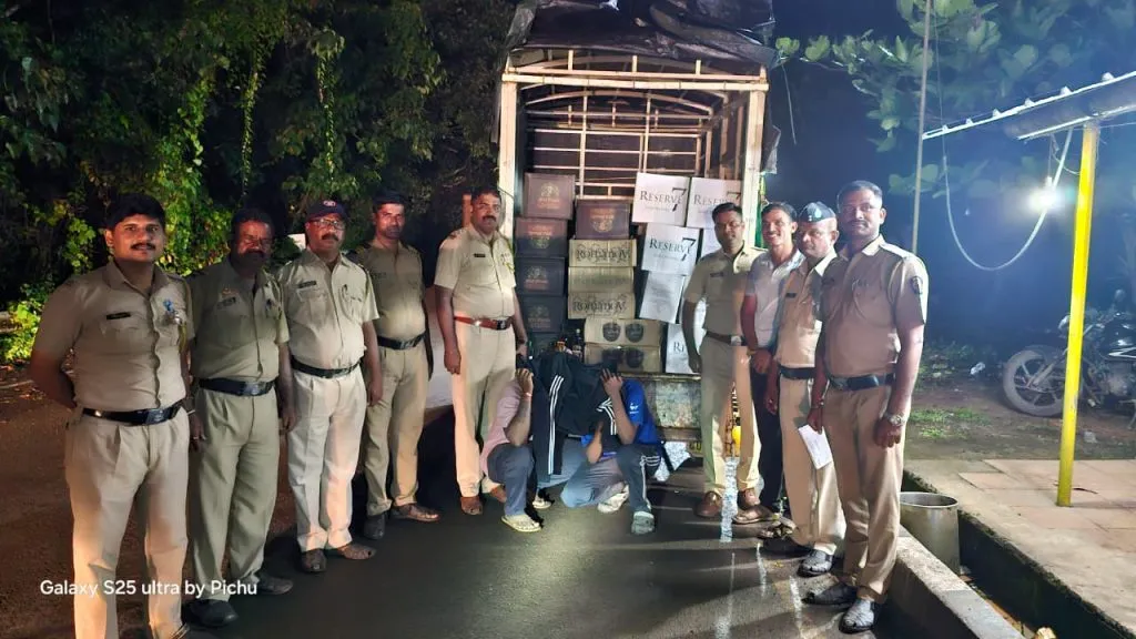 इन्सुली तपासणी नाका येथे दारू वाहतुकीवर कारवाई