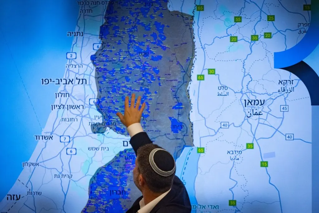 इस्रायलमधून मुस्लीम देशांमध्ये पडले गट Groups from Israel to Muslim countries