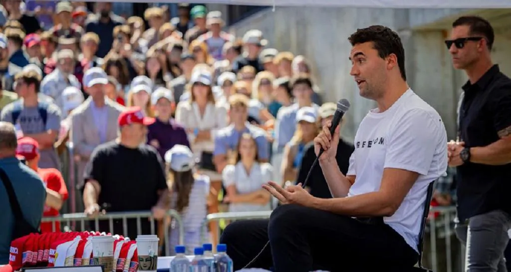 ट्रम्प समर्थक किर्कची जाहीर सभेत हत्या Trump supporter Kirk murdered at public rally