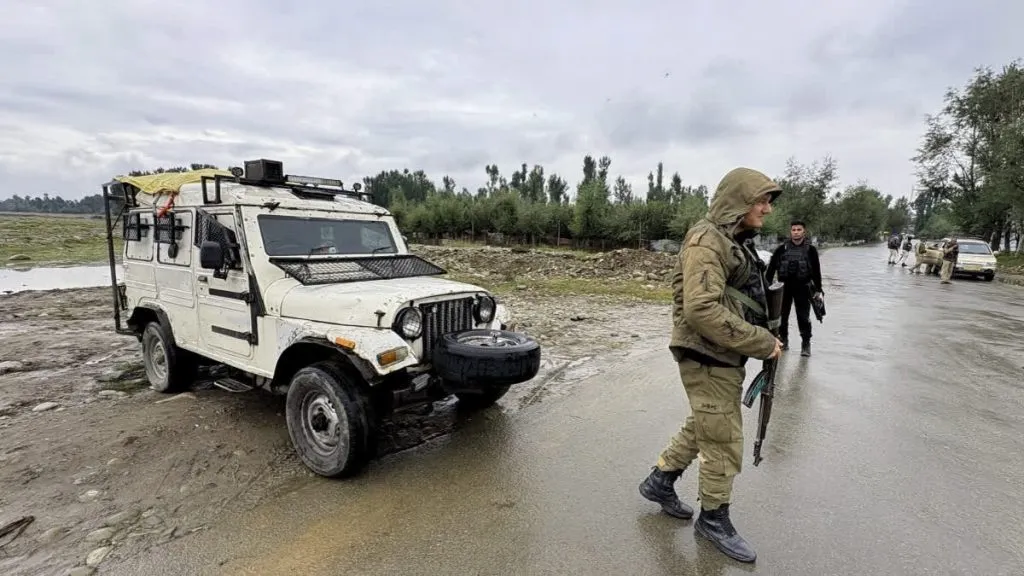 Two terrorists killed in encounter in Kulgam
