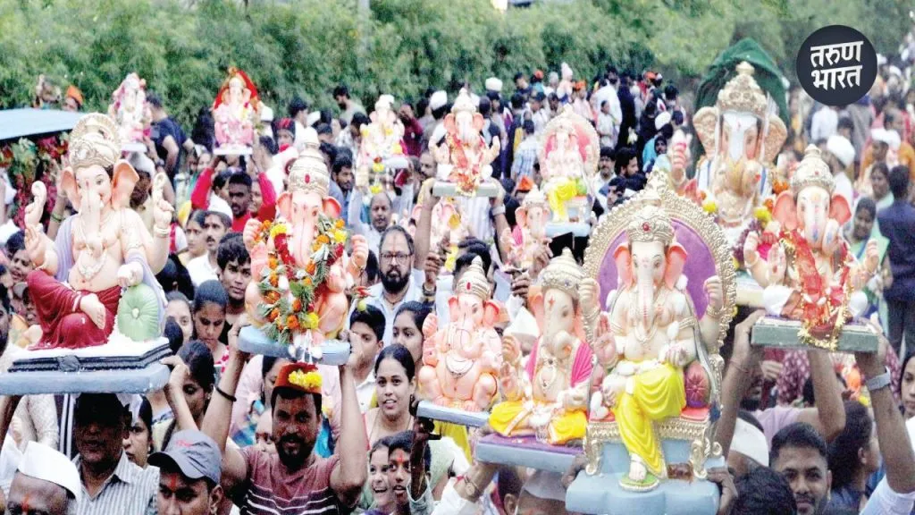 Kolhapur New: साडेतीन लाख गणेशमूर्तींचे पर्यावरणपूरक विसर्जन, 632 टन निर्माल्य विसर्जित citizens came out large numbers for immersion of the Ganesh idol