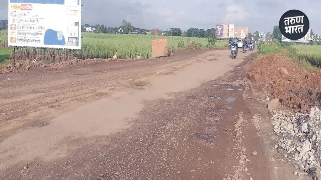Kolhapur-Gaganbawada Road: साबळेवाडी फाटा ते बालिंगा रस्त्यावरील भराव शेतकऱ्यांचा जीवावर concreting work road between Kolhapur Kale is nearing completion