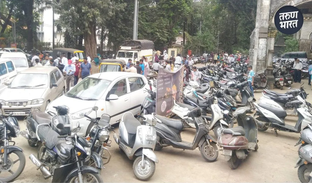 Kolhapur CPR Hospital: CPR च्या पार्किंगचा प्रश्न सुटणार तरी कधी, वाहने लावायची कुठे? Patients coming for treatment facing daily arguments with security