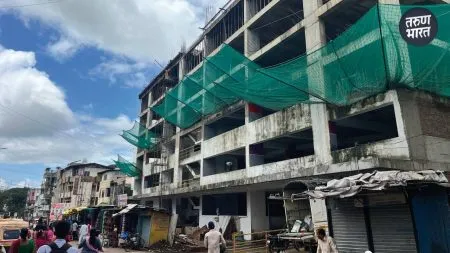 the parking lot at Dussehra Chowk was full in the morning kolhapur