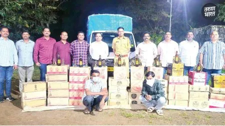illegally transporting foreign liquor Ambewadi Kolhapur-Ratnagiri