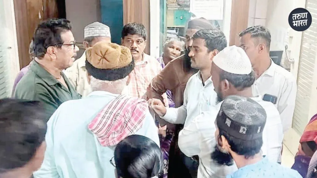 citizens angered by the delay in the encroachments in Kurundwad