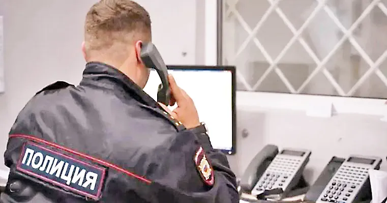 पोलिसांना केले 60 हजार कॉल 60 thousand calls were made to the police