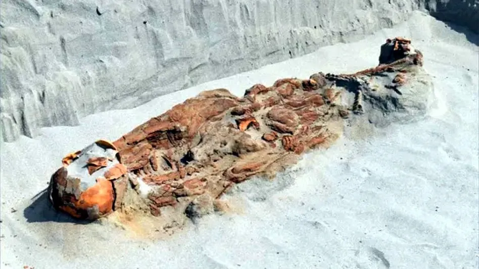 'Strange' tombs found in Peru