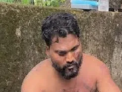 Police want mobile phone thrown in Mandvi!