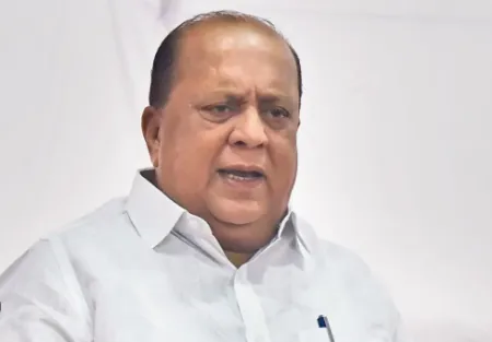 मुश्रीफांच्या परदेश दौऱ्यानंतर महायुतीच्या जागा वाटपाची चर्चा Discussion on Mahayuti's seat sharing after Mushrif's foreign tour