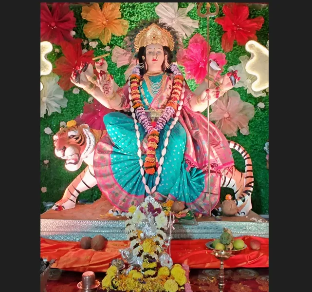 A variety of programs marked the Shiv Sena's Navratri festival in Khed city