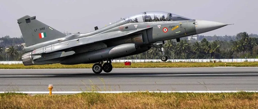 ‘तेजस’वर मदार, नौदलाच्या शक्तीवर भर ! Relying on 'Tejas', emphasis on the power of the Navy!