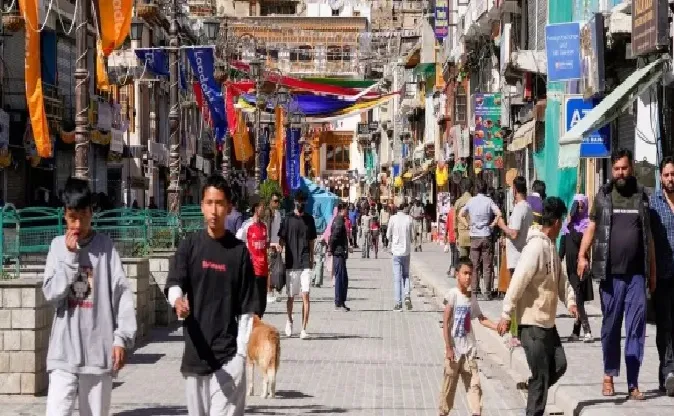 लेहमध्ये 7 तासांनी संचारबंदी शिथिल