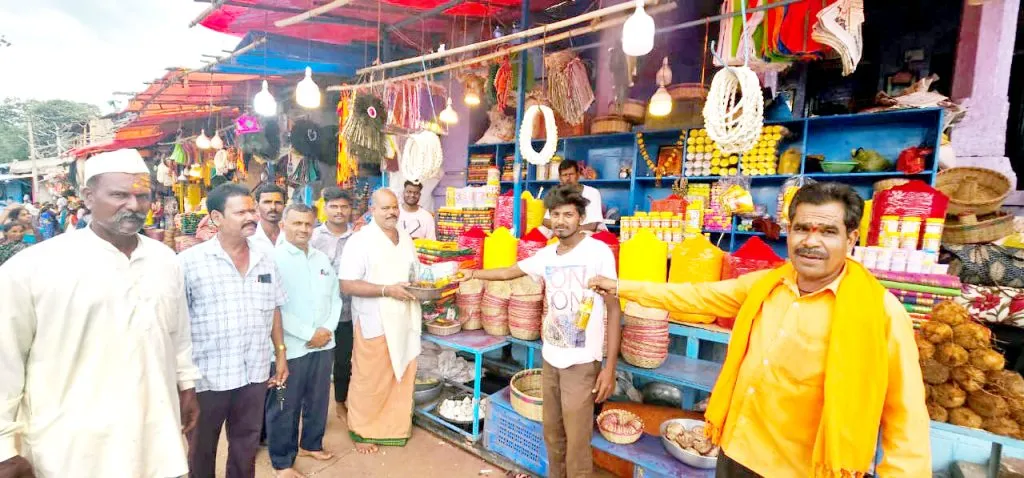 नवरात्रोत्सवात 10 ते 12 लाखाहून अधिक भाविक यल्लम्मा डोंगरावर उपस्थित राहणार More than 10 to 12 lakh devotees will be present at Yallamma hill during Navratri festival