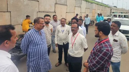 सिना नदीला पूरधोका; नागरिकांनी स्थलांतर करावे : दिलीप माने Flood threat in Sina River; citizens should relocate: Dilip Mane