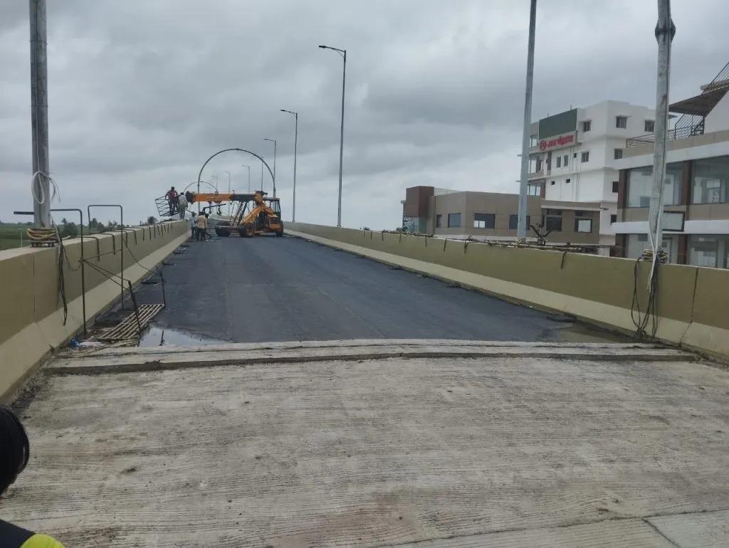 High-handedness of 'Maha Rail' in Vasagade; wave of anger among farmers