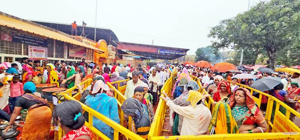 Lakhs of devotees gather on Yallamma mountain