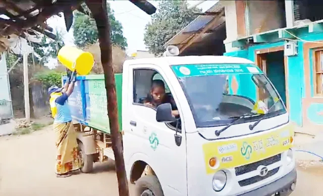 गुंजी ग्रामपंचायतची कचरागाडी आठवड्यापासून बंदच Gunji Gram Panchayat's garbage truck has been closed for a week