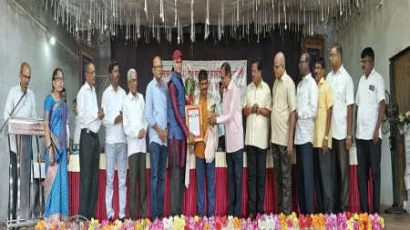 संदिप परब यांना श्रीकांत सांबारी अष्टपैलू समाजसेवक पुरस्कार प्रदान