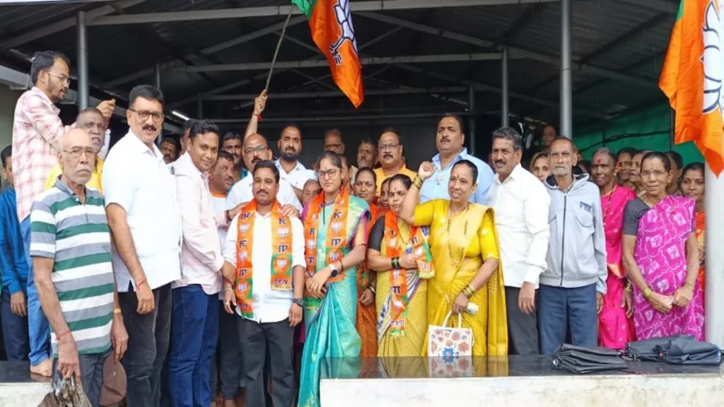 आंबोली ग्रामपंचायतचे ठाकरे शिवसेनेचे सदस्य भाजपात