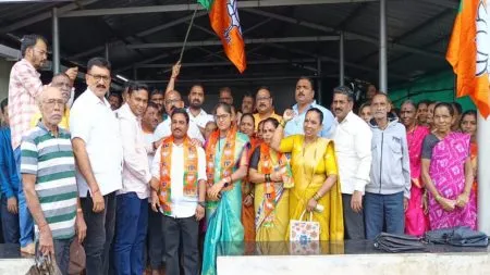 आंबोली ग्रामपंचायतचे ठाकरे शिवसेनेचे सदस्य भाजपात