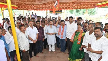 हडी येथील उबाठा पदाधिकारी , ग्रामस्थांचा शिवसेनेत प्रवेश