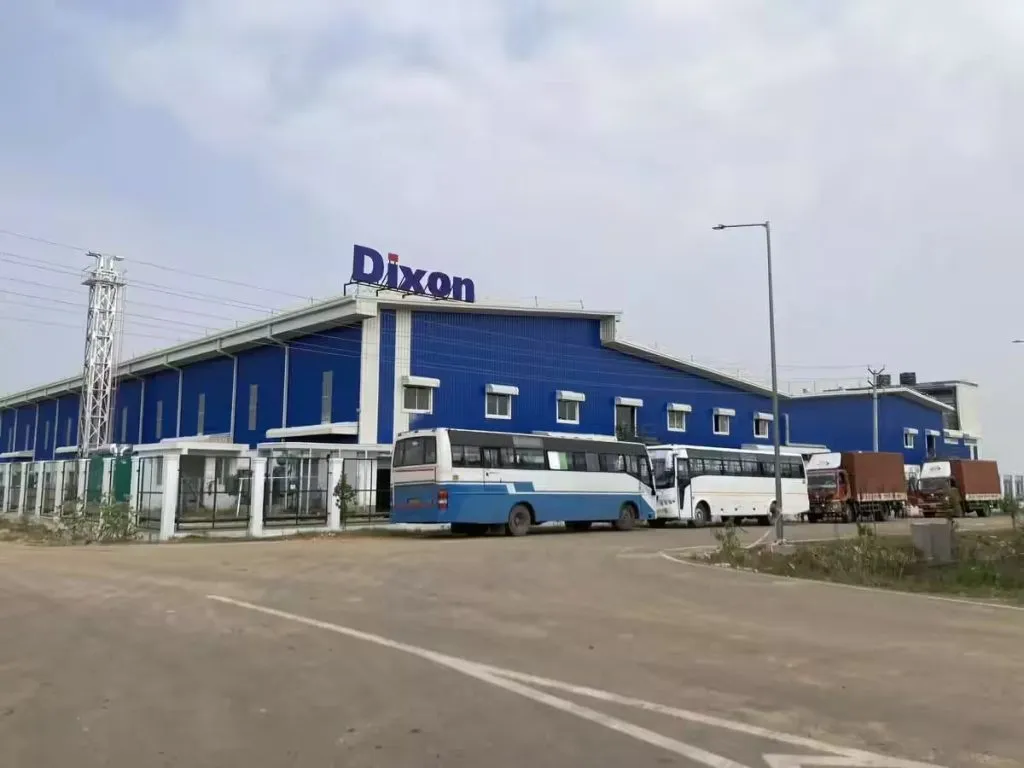Dixon is the largest smartphone manufacturer.